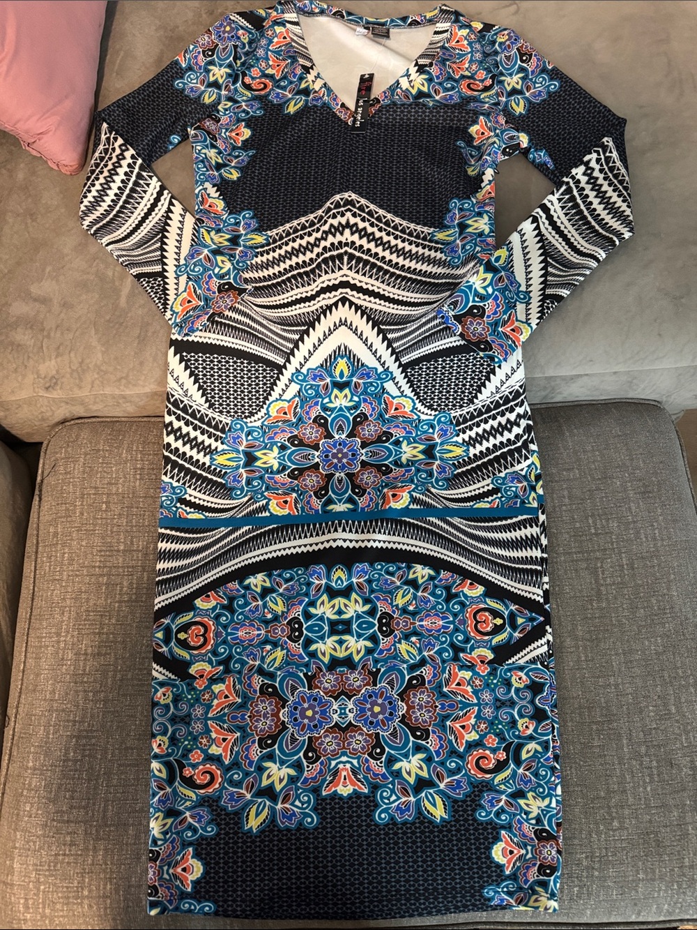 Long Sleeve V-Neck Bodycon Dress in Black and Blue Floral Print